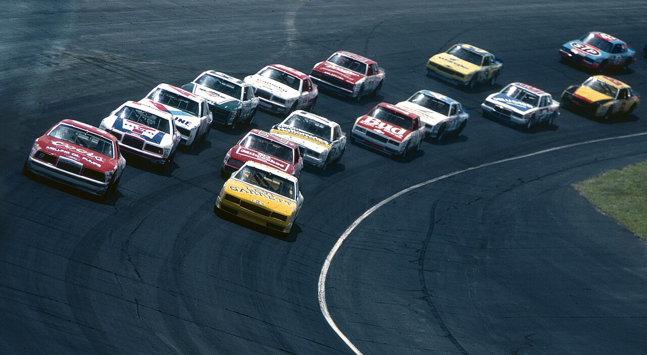 Dover Motor Speedway — w:Dover International Speedway in 1985 with its asphalt surface. Photo By Ted Van Pelt